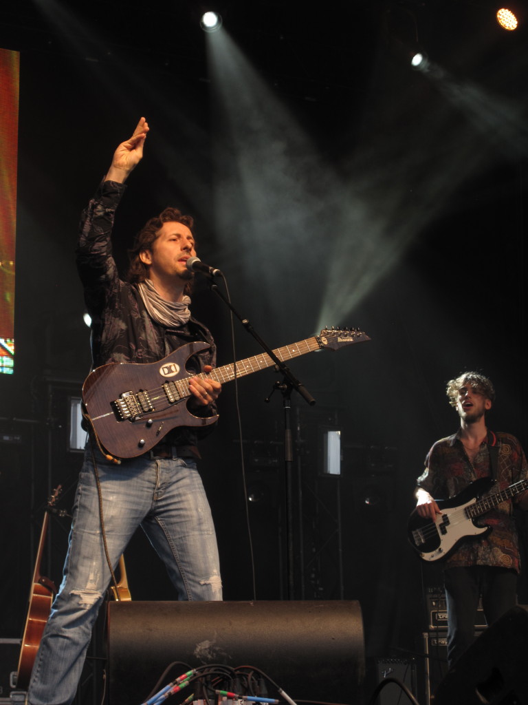 Didier Lozano avec Mathieu Gauthier à la basse au FFO 2014. Photo: Joseph Mathieu