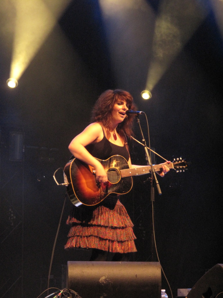 Lisa Leblanc qui nous transporte à la pleine lune au Festival Franco-Ontarien. Photo: Joseph Mathieu
