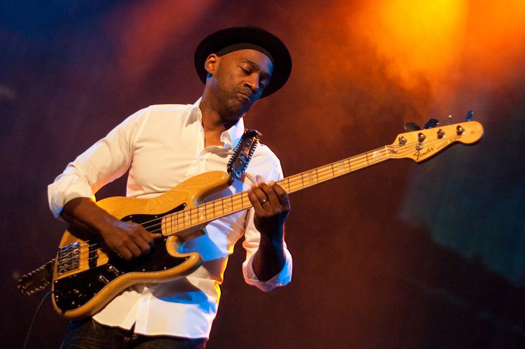 Marcus Miller slapping da bass man.